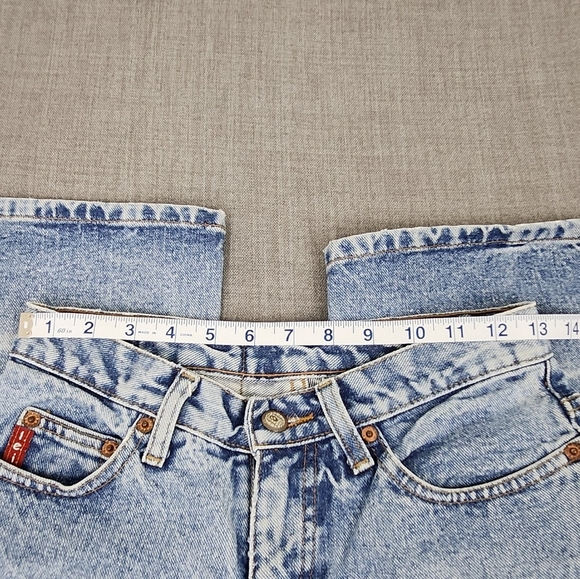 L.E.I 100% Cotton Light Wash Flare Jeans. - Picture 6 of 12